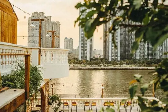 Khám Phá Top Quán Cà Phê Sân Thượng Quận 1 View Đẹp Và Không Gian Chill Cho Giới Trẻ Khám Phá Top Quán Cà Phê Sân Thượng Quận 1 View Đẹp Và Không Gian Chill Cho Giới Trẻ
