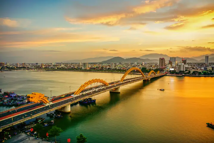 Khám Phá Các Cảnh Đẹp Ở Đà Nẵng: Danh Sách Địa Điểm Nổi Tiếng Cho Du Khách
