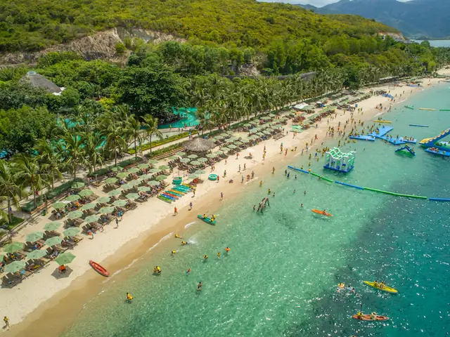 Tổng Hợp Các Địa Điểm Du Lịch Biển Đẹp Nhất Việt Nam: Bãi Biển Và Đảo Lý Tưởng