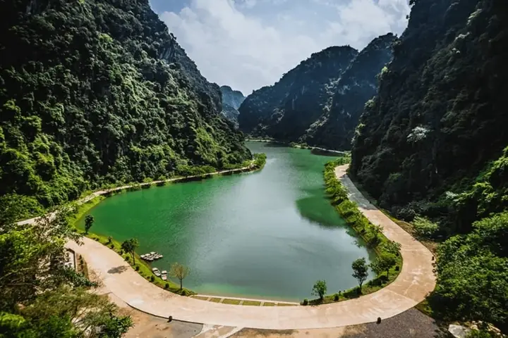 Cập Nhật Các Địa Điểm Du Lịch Ninh Bình Và Bảng Giá Vé Tham Quan Mới Nhất 2026 Cập Nhật Các Địa Điểm Du Lịch Ninh Bình Và Bảng Giá Vé Tham Quan Mới Nhất 2026