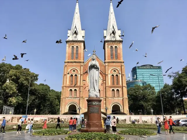 Top Địa Điểm Tham Quan Và Giải Trí Ở Quận 1 Tp.hcm Mà Bạn Không Nên Bỏ Lỡ