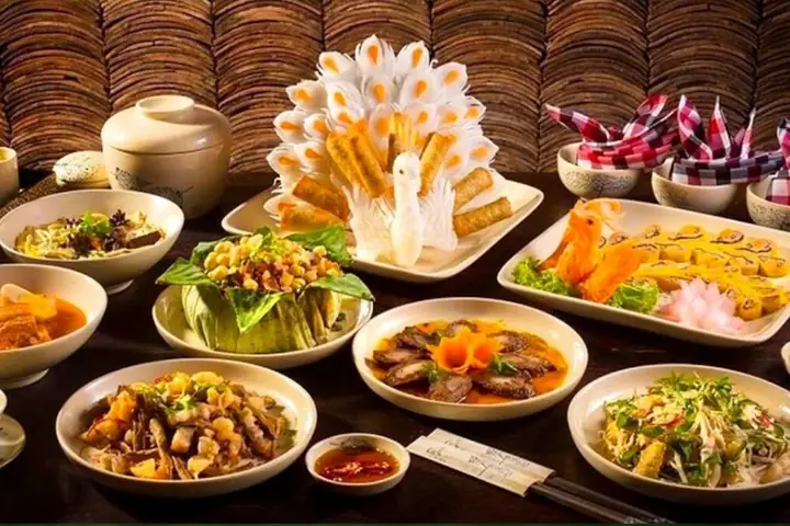 Khám Phá Danh Sách Các Món Ăn Cung Đình Huế Đặc Trưng Và Cách Thưởng Thức Đúng Phong Cách Hoàng Gia