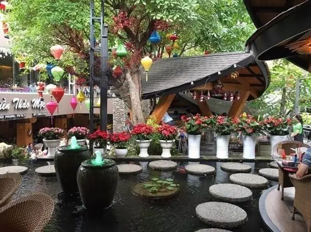 Khám Phá Top 13 Quán Cafe Sân Vườn Đẹp Ở Sài Gòn Từ Biệt Thự Cổ Tích Đến View Sông