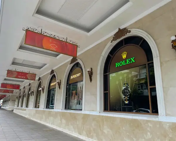 Danh Sách Các Thương Hiệu Tại Tràng Tiền Plaza – Khám Phá Thương Hiệu Thời Trang, Đồng Hồ & Trang Sức