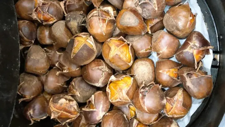 Cách Chế Biến Hạt Dẻ Cao Bằng Tại Nhà: Luộc Và Rang Thơm Ngon Dễ Bóc Vỏ Cách Chế Biến Hạt Dẻ Cao Bằng Tại Nhà: Luộc Và Rang Thơm Ngon Dễ Bóc Vỏ