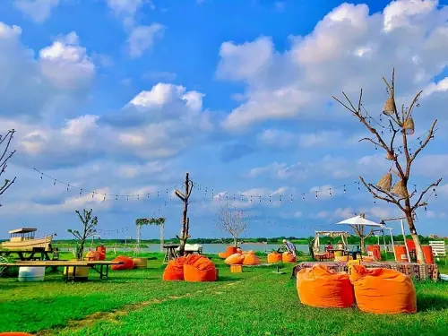 Hướng Dẫn Chi Tiết Cách Đi Ra Bãi Giữa Sông Hồng Từ Nội Đô Hà Nội Cho Chuyến Đi Cuối Tuần