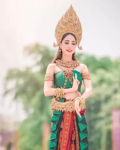 Hướng Dẫn Cách Mặc Trang Phục Truyền Thống Thái Lan (chut Thai) Và Khăn Sabai Cho Nữ Giới