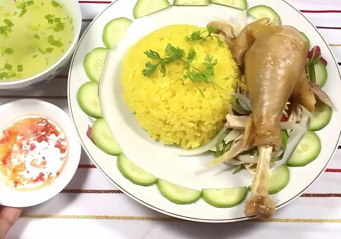 Cách Nấu Cơm Gà Phú Yên Dẻo Thơm Chuẩn Vị Truyền Thống Tại Nhà