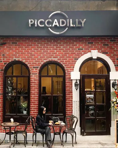 Khám Phá Các Quán Cafe Phong Cách Châu Âu Tại Hà Nội: Không Gian Lãng Mạn Tựa Trời Âu Khám Phá Các Quán Cafe Phong Cách Châu Âu Tại Hà Nội: Không Gian Lãng Mạn Tựa Trời Âu