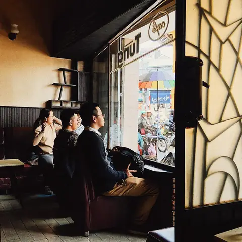 Cảm Nhận Cafe Tùng Đà Lạt: Không Gian Tĩnh Lặng Và Ký Ức Nhạc Trịnh Công Sơn Cảm Nhận Cafe Tùng Đà Lạt: Không Gian Tĩnh Lặng Và Ký Ức Nhạc Trịnh Công Sơn
