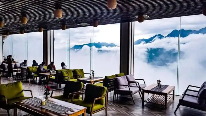 Những Quán Café Có View Đẹp Gần Bạn: Top Địa Điểm Thưởng Thức & Hướng Dẫn Tìm Kiếm