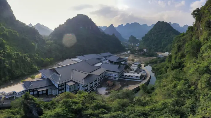 Cẩm Phả, Quảng Ninh Có Gì Chơi? 8 Điểm Du Lịch Không Thể Bỏ Qua