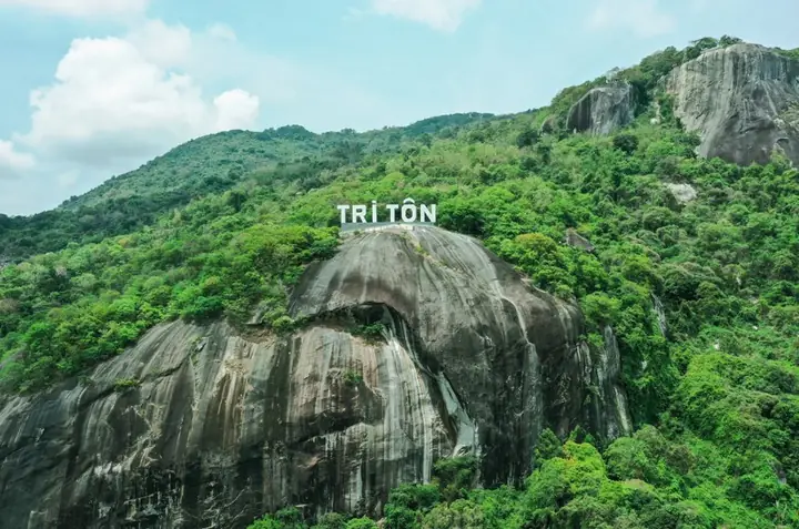 Khám Phá Cảnh Đẹp Quê Hương An Giang: Top Địa Điểm Thiên Nhiên Và Văn Hóa Cho Người Muốn Check-in
