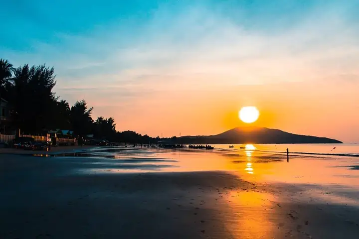 Khám Phá Cảnh Hoàng Hôn Trên Biển Đẹp Nhất Qua Hình Ảnh Và Địa Điểm Ngắm Chill