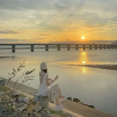 Tìm Hiểu Câu Chuyện Bí Ẩn Và Đặc Điểm Cầu Hùng Vương Tuy Hòa Phú Yên Trên Tuyến Ven Biển