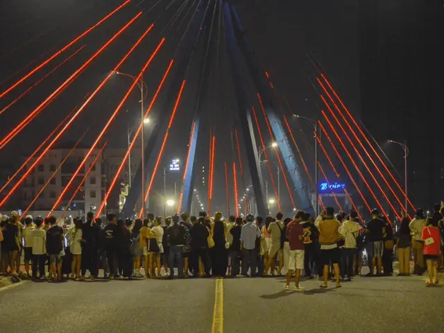 Giải Đáp Thời Gian Quay Cầu Sông Hàn Đà Nẵng: Lịch Trình Cụ Thể Cho Du Khách