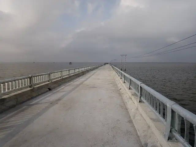 Cầu Vượt Biển Dài 6 Km Tới Cồn Nổi (kim Sơn, Ninh Bình) – Đường Đi, Lịch Sử Và Điểm Tham Quan
