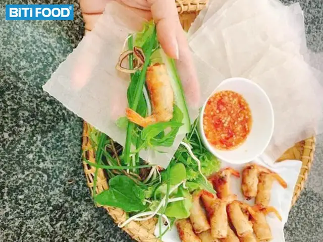 Gợi Ý Các Món Ăn Kèm Với Chả Ram Tôm Đất Cho Bữa Cơm Gia Đình Thêm Ngon