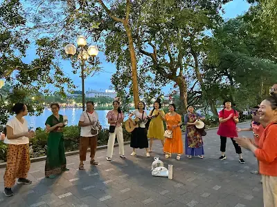 Hướng Dẫn Chỉ Đường Ra Phố Đi Bộ Hồ Gươm: Di Chuyển Bằng Xe Buýt Và Từ Các Bến Xe Hướng Dẫn Chỉ Đường Ra Phố Đi Bộ Hồ Gươm: Di Chuyển Bằng Xe Buýt Và Từ Các Bến Xe