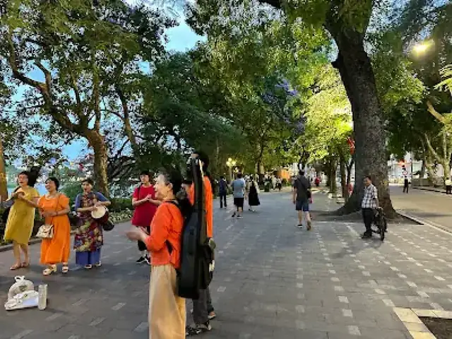 Hướng Dẫn Chỉ Đường Ra Phố Đi Bộ Hồ Gươm: Di Chuyển Bằng Xe Buýt Và Từ Các Bến Xe Hướng Dẫn Chỉ Đường Ra Phố Đi Bộ Hồ Gươm: Di Chuyển Bằng Xe Buýt Và Từ Các Bến Xe