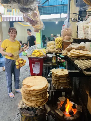 Khám Phá Chợ Bà Hoa Quận Tân Bình – Chợ Đặc Sản Miền Trung Giữa Lòng Sài Gòn
