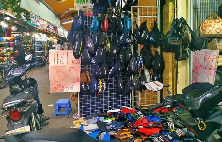 Khám Phá Các Chợ Bán Đồ Si Ở Sài Gòn: Địa Chỉ Săn Đồ Giá Rẻ Cho Tín Đồ Secondhand Khám Phá Các Chợ Bán Đồ Si Ở Sài Gòn: Địa Chỉ Săn Đồ Giá Rẻ Cho Tín Đồ Secondhand