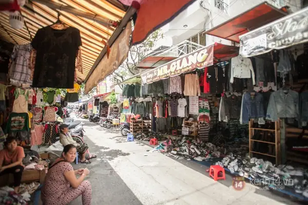 Khám Phá Các Chợ Bán Đồ Si Ở Sài Gòn: Địa Chỉ Săn Đồ Giá Rẻ Cho Tín Đồ Secondhand Khám Phá Các Chợ Bán Đồ Si Ở Sài Gòn: Địa Chỉ Săn Đồ Giá Rẻ Cho Tín Đồ Secondhand