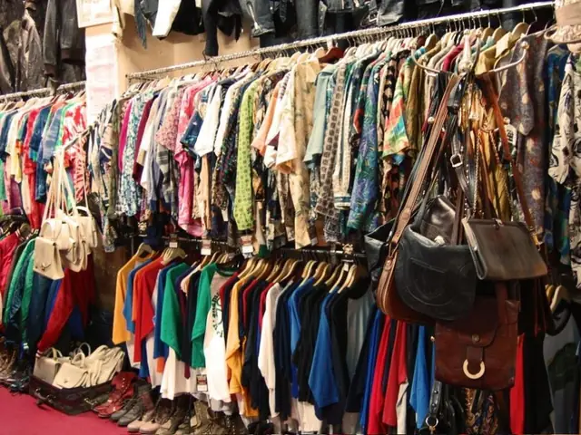 Khám Phá Các Chợ Bán Đồ Si Ở Sài Gòn: Địa Chỉ Săn Đồ Giá Rẻ Cho Tín Đồ Secondhand