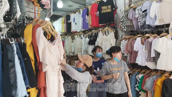 Tổng Hợp Các Chợ Quần Áo Lớn, Rẻ Và Chất Lượng Nhất Tại Hà Nội Cho Người Mua Sắm Tổng Hợp Các Chợ Quần Áo Lớn, Rẻ Và Chất Lượng Nhất Tại Hà Nội Cho Người Mua Sắm