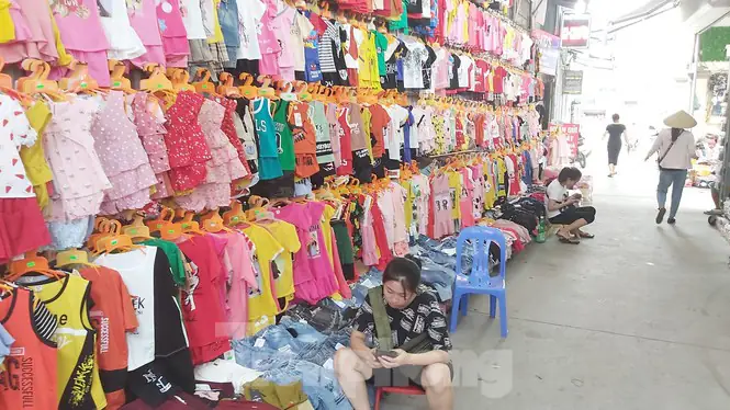 Tổng Hợp Các Chợ Quần Áo Lớn, Rẻ Và Chất Lượng Nhất Tại Hà Nội Cho Người Mua Sắm Tổng Hợp Các Chợ Quần Áo Lớn, Rẻ Và Chất Lượng Nhất Tại Hà Nội Cho Người Mua Sắm