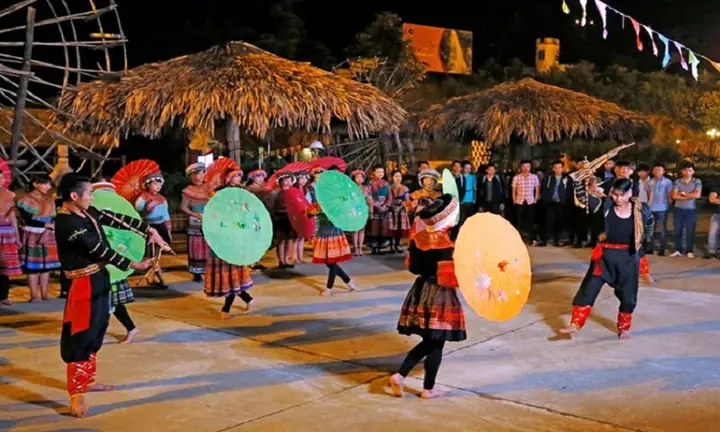 Khám Phá Thời Gian Diễn Ra Chợ Tình Sapa: Lịch Trình & Địa Điểm Cụ Thể Khám Phá Thời Gian Diễn Ra Chợ Tình Sapa: Lịch Trình & Địa Điểm Cụ Thể