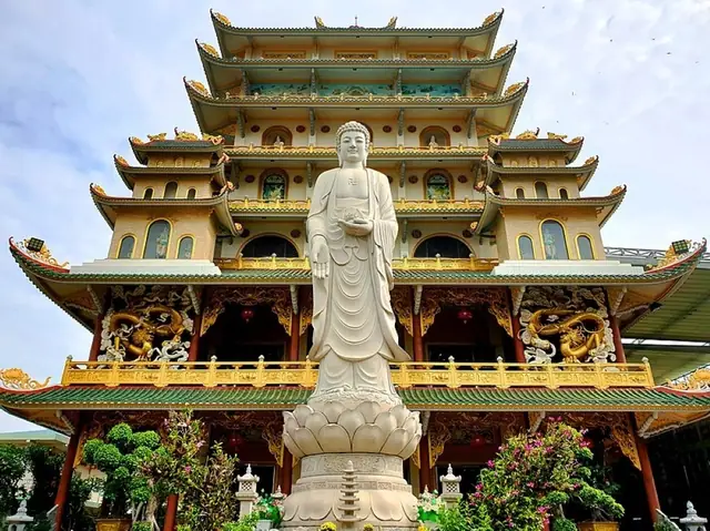 Khám Phá Chùa Có Chánh Điện Lớn Nhất Việt Nam: Từ Kỷ Lục Cao Nhất Vạn Đức Đến Diện Tích Rộng Nhất Ba Vàng