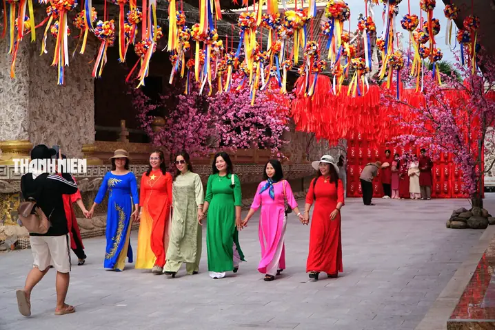 Thông Tin Chi Tiết Về Chùa Mẹ Quan Âm Bình Thạnh: Địa Chỉ, Giờ Mở Cửa, Lịch Sử Và Hoạt Động