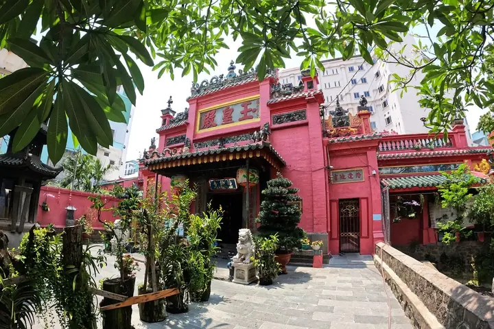 Chùa Ngọc Hoàng Có Linh Không? Giải Đáp Thắc Mắc Và Khám Phá Sự Linh Thiêng