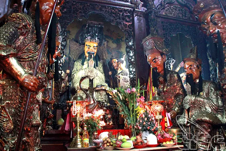 Chùa Ngọc Hoàng Có Linh Không? Giải Đáp Thắc Mắc Và Khám Phá Sự Linh Thiêng