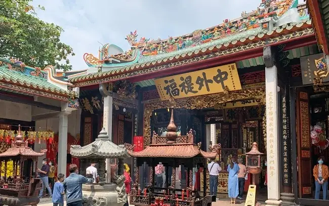 Khám Phá Lịch Sử, Vị Trí Và Giờ Mở Cửa Của Chùa Ông (nguyễn Trãi) Quận 5