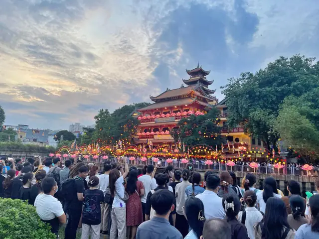 Chi Tiết Về Chùa Pháp Hoa Trên Đường Trường Sa: Lịch Sử, Vị Trí, Giờ Mở Cửa Và Hướng Dẫn Thăm Quan