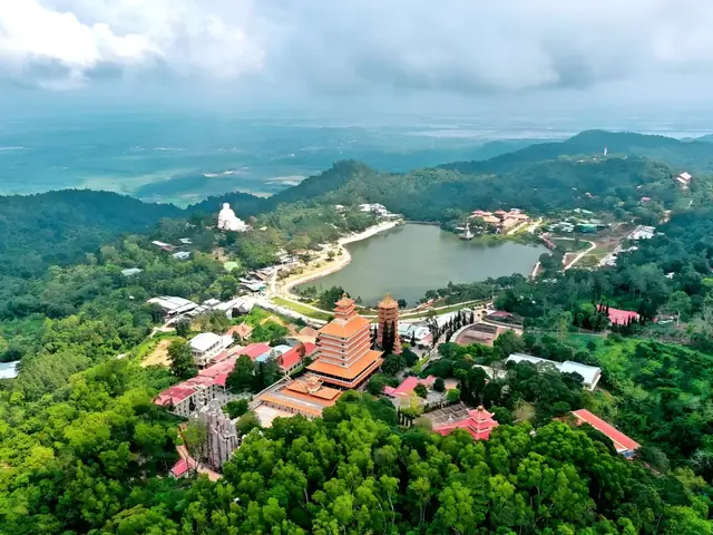 Tìm Hiểu Chùa Phật Lớn (an Giang): Thiền Viện Danh Tiếng Tọa Lạc Trên Núi Cấm Tìm Hiểu Chùa Phật Lớn (an Giang): Thiền Viện Danh Tiếng Tọa Lạc Trên Núi Cấm
