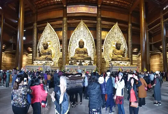 Khám Phá Chùa Tam Chúc Ba Sao Kim Bảng Hà Nam: Quần Thể Tâm Linh Lớn Nhất Thế Giới Dành Cho Du Khách Khám Phá Chùa Tam Chúc Ba Sao Kim Bảng Hà Nam: Quần Thể Tâm Linh Lớn Nhất Thế Giới Dành Cho Du Khách
