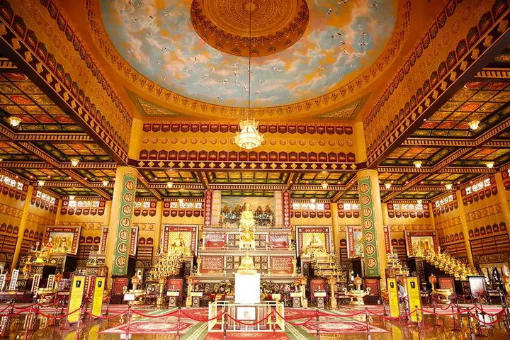 Khám Phá Đền Thờ Đại Nam (kim Điện) – Ngôi Chùa Dát Vàng Nổi Bật Trong Khu Du Lịch Đại Nam Khám Phá Đền Thờ Đại Nam (kim Điện) – Ngôi Chùa Dát Vàng Nổi Bật Trong Khu Du Lịch Đại Nam