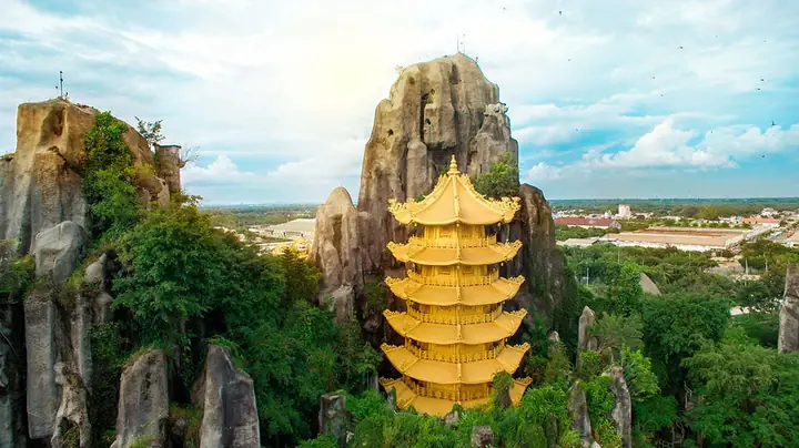 Khám Phá Đền Thờ Đại Nam (kim Điện) – Ngôi Chùa Dát Vàng Nổi Bật Trong Khu Du Lịch Đại Nam Khám Phá Đền Thờ Đại Nam (kim Điện) – Ngôi Chùa Dát Vàng Nổi Bật Trong Khu Du Lịch Đại Nam