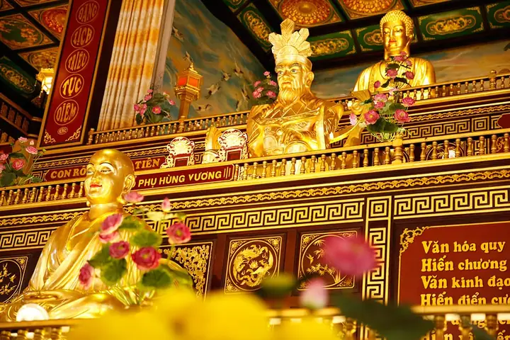 Khám Phá Đền Thờ Đại Nam (kim Điện) – Ngôi Chùa Dát Vàng Nổi Bật Trong Khu Du Lịch Đại Nam