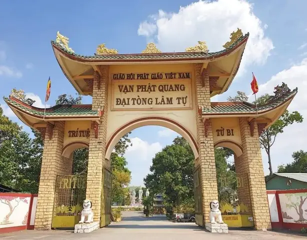 Chùa Vạn Phật Quang Đại Tòng Lâm Tự: Lịch Sử, Kiến Trúc Và Những Điểm Nổi Bật