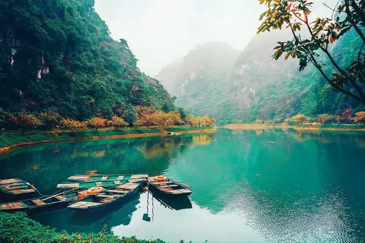 Bỏ Túi Kinh Nghiệm Chụp Ảnh Tại Tuyệt Tình Cốc Ninh Bình: Góc Sống Ảo Và Ảnh Cưới Ở Động Am Tiên
