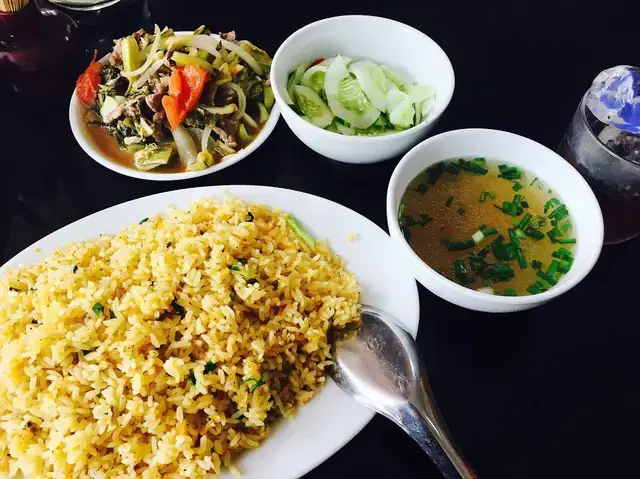 Tổng Hợp Quán Cơm Rang Dưa Bò Ngon Ở Sài Gòn: Địa Chỉ Chuẩn Vị Hà Thành