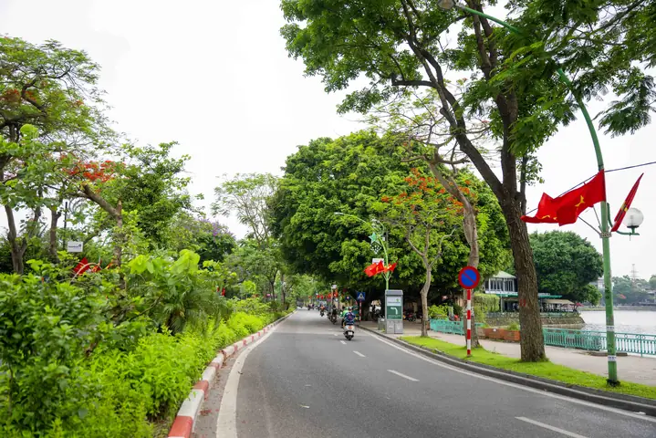 Khám Phá Con Đường Lãng Mạn Nhất Hà Nội: Đường Thanh Niên Và Những Cung Đường Tình Yêu Thơ Mộng Khám Phá Con Đường Lãng Mạn Nhất Hà Nội: Đường Thanh Niên Và Những Cung Đường Tình Yêu Thơ Mộng