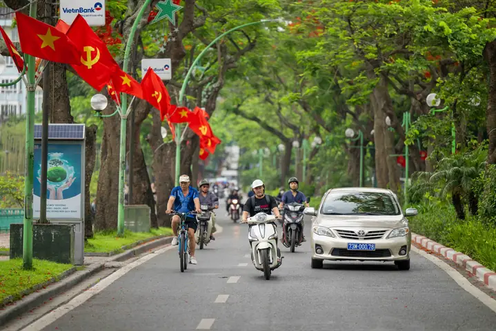 Khám Phá Con Đường Lãng Mạn Nhất Hà Nội: Đường Thanh Niên Và Những Cung Đường Tình Yêu Thơ Mộng Khám Phá Con Đường Lãng Mạn Nhất Hà Nội: Đường Thanh Niên Và Những Cung Đường Tình Yêu Thơ Mộng