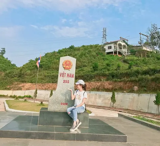 Cửa Khẩu Lóng Sập Có Gì? Hướng Dẫn Khám Phá Chợ Lào, Vị Trí, Cách Đi Và Lưu Ý Du Lịch