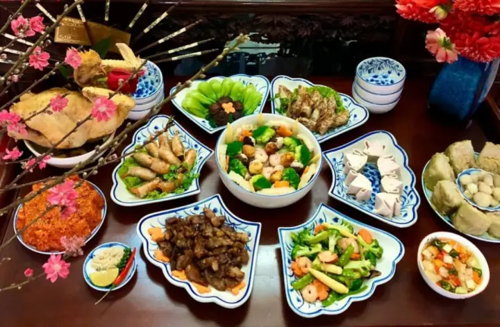 Cúng Tất Niên Để Làm Gì: Ý Nghĩa Phong Tục Và Giá Trị Đoàn Viên Gia Đình Cúng Tất Niên Để Làm Gì: Ý Nghĩa Phong Tục Và Giá Trị Đoàn Viên Gia Đình