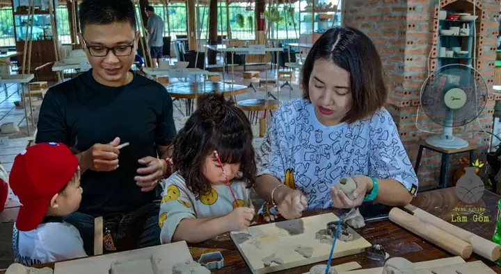Gợi Ý Nơi Dẫn Mẹ Đi Chơi Ở Sài Gòn Cho Con Cái: Từ Vui Chơi Đến Ăn Uống